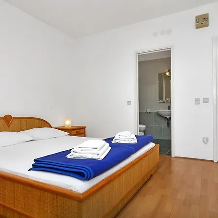 Ana بيت ضيافة Gdinj